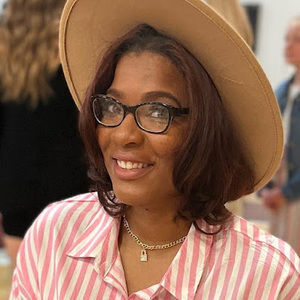 Meet your Posher, Dominique